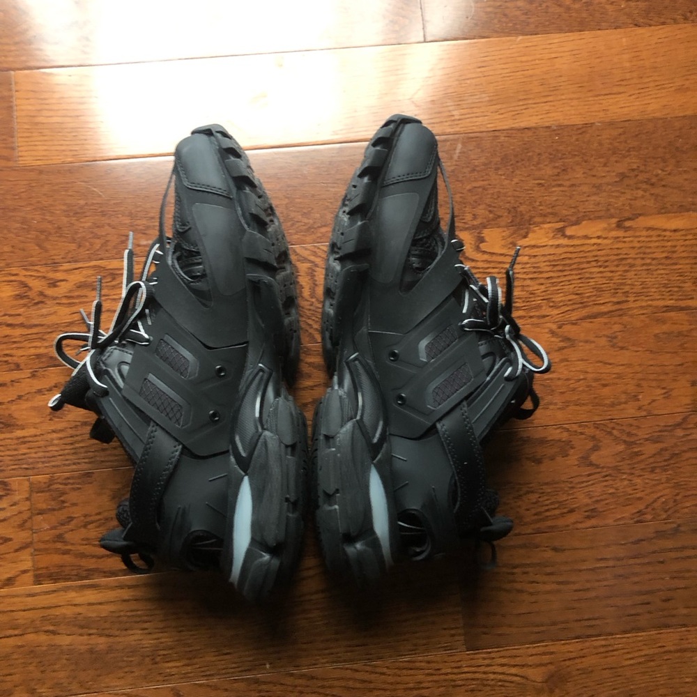 balenciaga - Picture 3 of 5